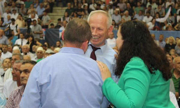 Deputeti i LDK-së është shprehur kategorikisht kundër shkarkimit të Vjosa Osmanit
