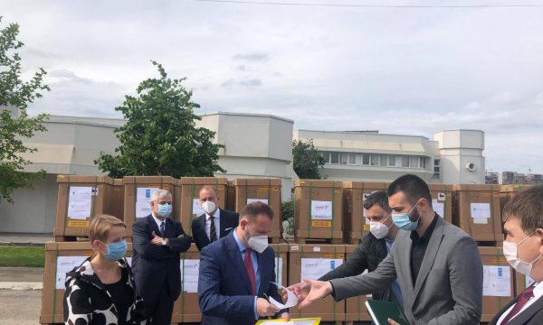 Kosova pranon 40 ventilatorë nga Bashkimi Evropian