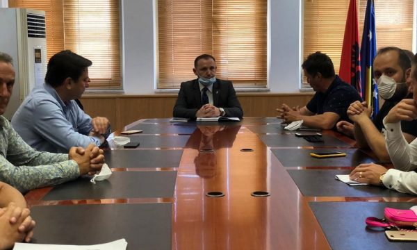 Zemaj takohet me grupin e protestuesve në krye me Labin e Afrim Muçiqin, tregon se çka biseduan