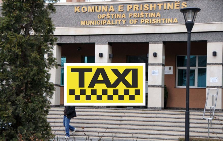 Radio-taksitë protestojnë para objektit të Komunës së Prishtinës