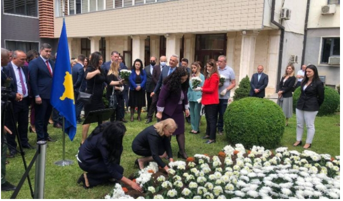 Mbillen 1.133 lule në shenjë kujtimi për fëmijët e vrarë gjatë luftës