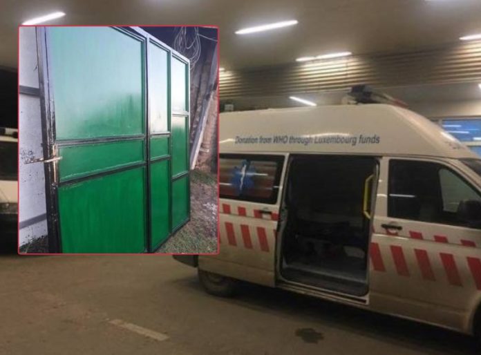 Ngjarje e rëndë: Dyert e oborrit mbysin një 5 vjeçar në Prizren