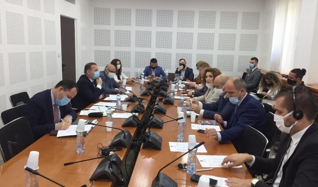 Ramadani kritikon: Sallat e Kuvendit nuk i plotësojnë kushtet për mbajtjen e mbledhjeve
