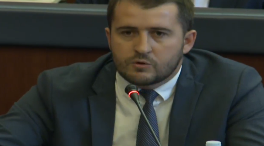 Lushtaku: Haki Abazi është takuar me zyrtarë të BIA-s serbe, prokuroria ta thërras Thaçin si dëshmitar