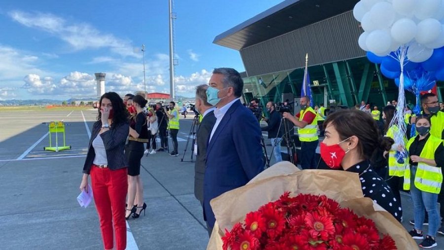 Në Shqipëri nisin të vijnë turistët e huaj