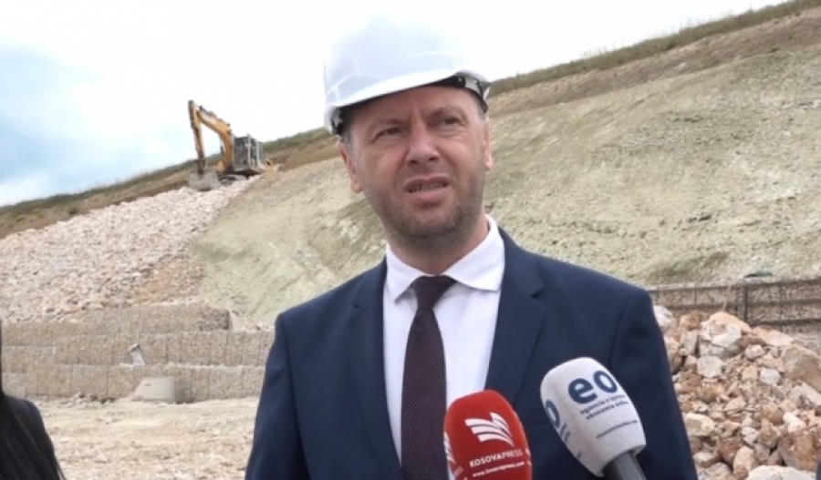 Abrashi premton punë më intensive në rrugën Prishtinë-Mitrovicë, thotë se u zvarrit shumë