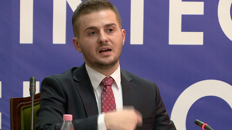 Cakaj akuzon Vetëvendosjen: Ka pasë agjendë për thellim të hendekut në mes të Kosovës dhe Shqipërisë