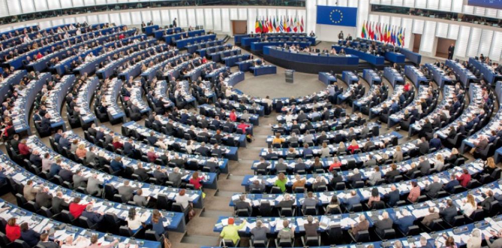 Eurodeputetët i dërgojnë letër Merkelit kërkojnë që vizat për Kosovën të futen në agjendë të KE-së