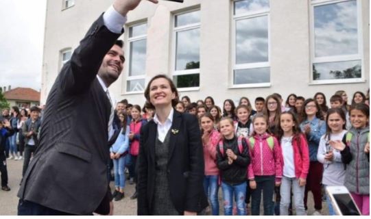 Lajm i mirë: Shqiptarëve në Serbi u lejohet përdorimi i librave shkollorë nga Shqipëria