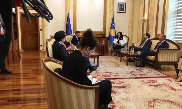 Fillon takimi Osmani dhe Lajcak