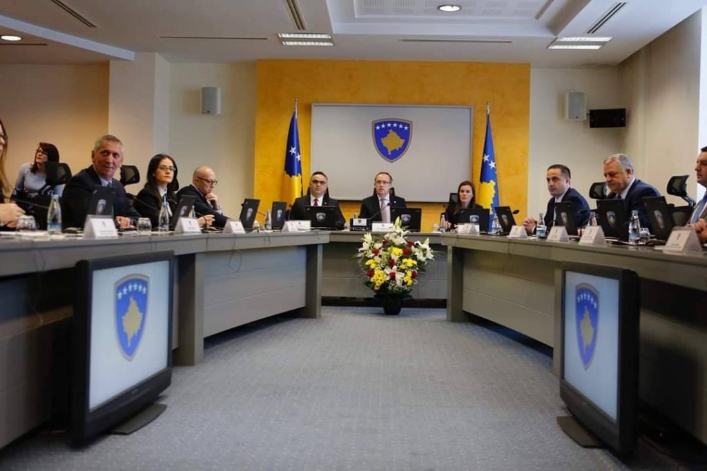 Hoti: Do t’i fusim mbi 1 miliard euro në ekonominë e Kosovës