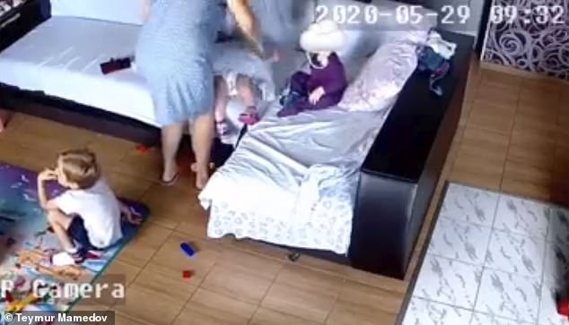 Ngjarje e tmerrshme në Ukrainë: Fëmija nuk pushonte së qari, edukatorja e mbyt me jastëk