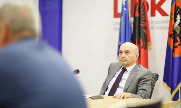 Mustafa: Nëse Vjosa kërkon nga unë, do ta udhëzoj si të ketë qasje në votim, kryesia s’ka kompetencë