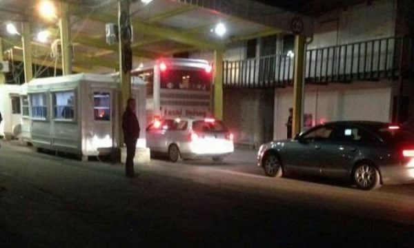 Hapja e kufijve, radhë e gjatë në pikën e kalimit kufitar Shqipëri-Kosovë