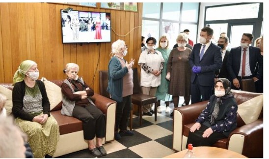 Reçica premton rritje të pensioneve bazë për të moshuarit