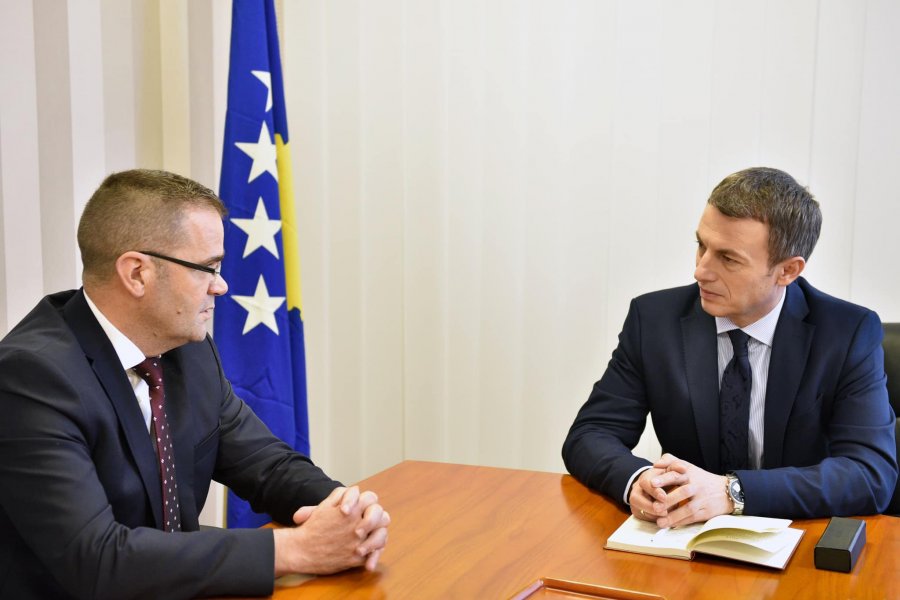 BQK dhe MPMS pajtohen t’u mundësojnë pensionistëve tërheqjen e pensioneve përmes kartelave bankare