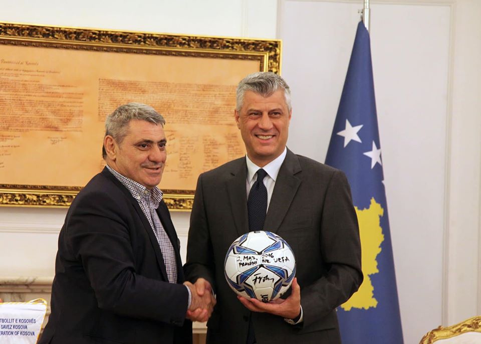 Thaçi për Vokrrin: Dashurinë për futbollin e shndërroi në kontribut jetësor për Kosovën