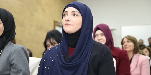 Për herë të parë Parlamenti i Serbisë pritet të ketë një deputete me mbulesë