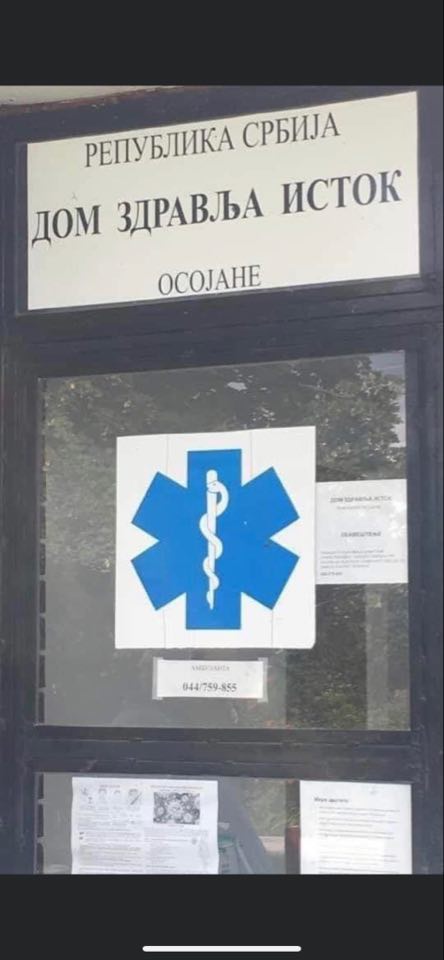 Në ambulancën e një fshati të Istogut shkruan “Republika e Serbisë”