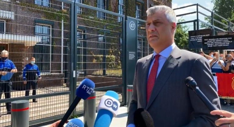 Presidenti Thaçi arrin në Gjykatën Speciale