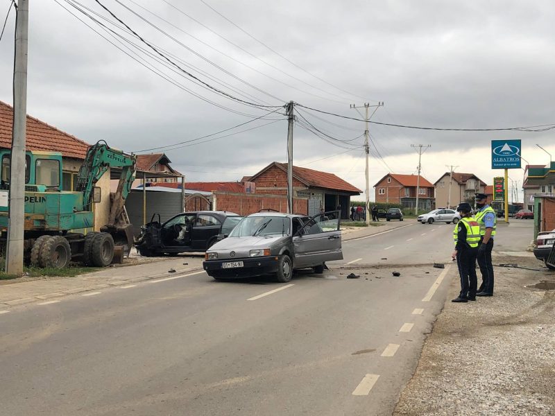 Dy vetura përfshihen në një aksident në Torinë të Lipjanit