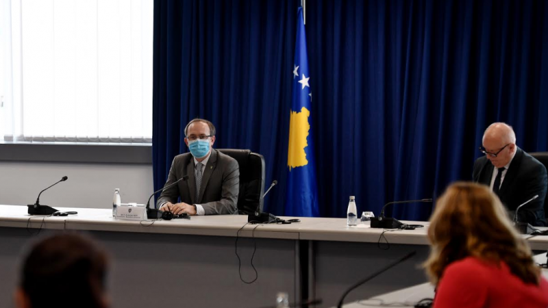 Pak ditë para takimit me Vuçiqin, Hoti pret përfaqësuesit e institucioneve për çështjet e të zhdukurve