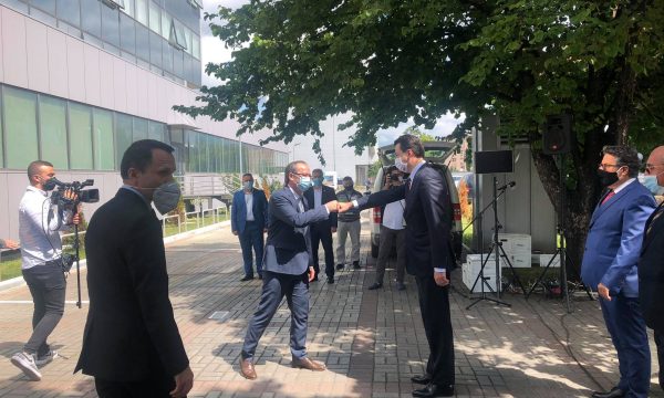 Nis takimi Hoti – Basha në Qeveri