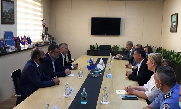 Ministri Kuçi: Pa miratimin e tri ligjeve, Kosova mund të futet në kolaps