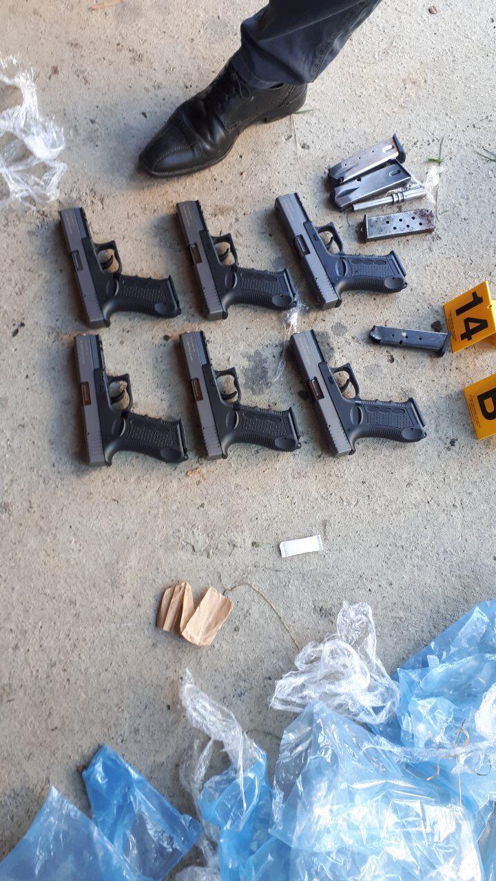 Policia e Kosovës sekuestron mbi 40 armë në Prishtinë dhe arreston katër persona
