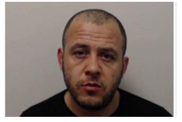 Zhduket shqiptari nga 4 korriku në Skoci