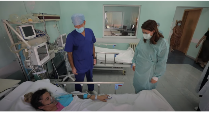 Mrekulli në kohë pandemie: Nëna shqiptare, pa disa organe lind fëmijën e shëndetshëm