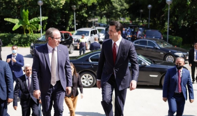 Basha premton heqjen e taksës në Rrugën e Kombit