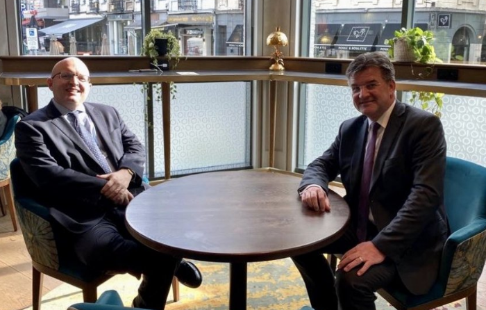 Diplomati amerikan i bashkohet ekipit të BE-së për dialogun Kosovë-Serbi