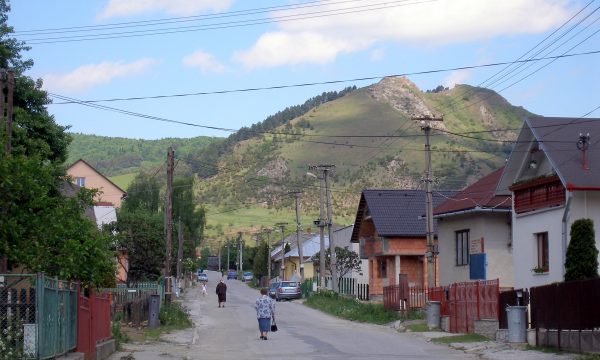 Vrasja e 34 vjeçares në Kamenicë: 42 vjeçari dyshohet se e mbyti gruan e tij me shufër metalike