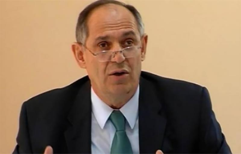 Flet Muhamet Mustafa, tregon pse e liroi nga detyra e këshilltarit kryeministri Hoti