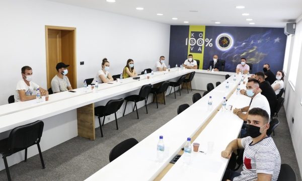 AAK thotë se ia ka marrë NISMËS një grup të rinjësh