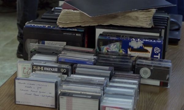 I riu nga Drenasi me forca vetanake mbledh dokumente për krimet serbe në Kosovë
