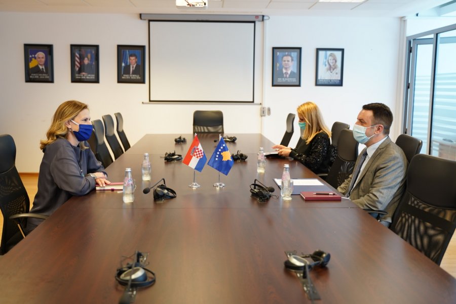 Mbështetja kroate për Kosovën, e pazëvendësueshme, konsideron ministri Selimi