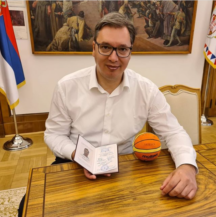 Vuçiqi nis edhe një fakultet, do të bëhet trajner i basketbollit