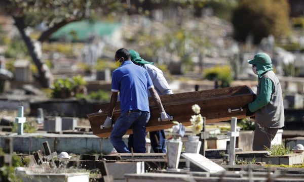 Brazili shënon mbi 1,200 të vdekur nga Covid-19 për një ditë