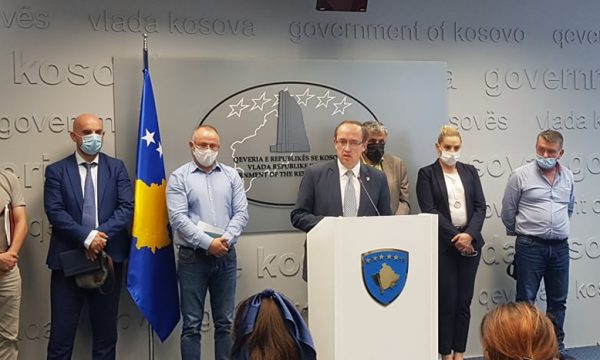 Hoti pas takimit me sindikatat: U dakorduam që qeveria ta dërgojë në Kuvend, Ligjin për Paga sa më shpejt