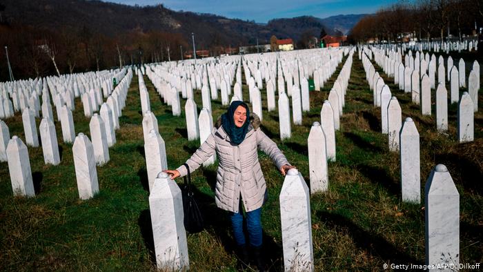 “Njësi serbe vranë atje mbi 8.000 djem dhe burra myslimanë”, ish-diplomatja për DW: Në Srebrenicë Evropa dështoi