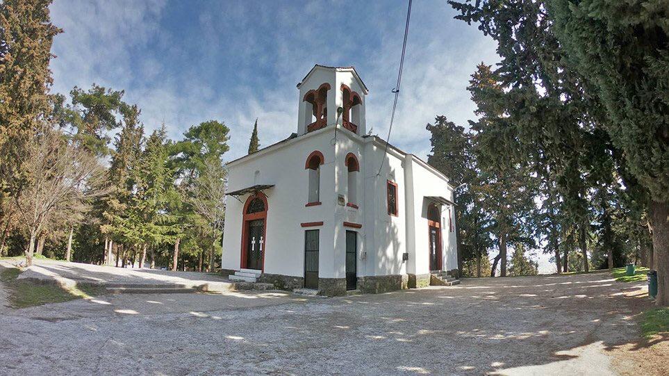 U gjet e pajetë në Trikala, dyshohet se 16-vjeçarja shqiptare të ketë kryer vetëvrasje. Shkoi tek kisha dhe…