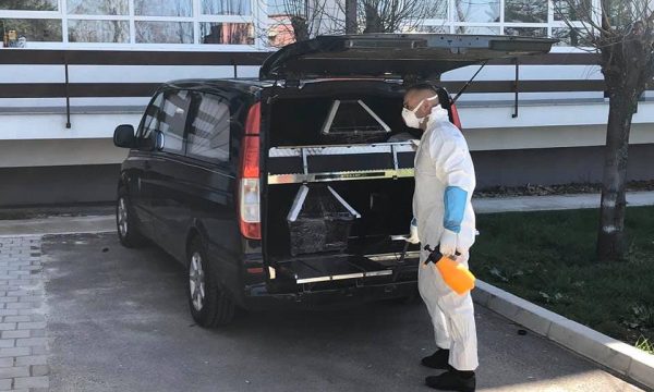 Kompania e shërbimeve funerale nga mesdita e nesërme nuk i transporton të vdekurit nga koronavirusi