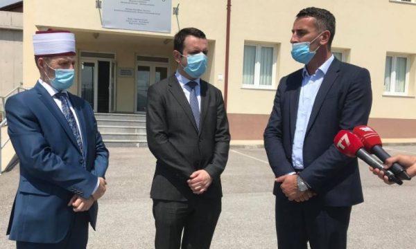 Selimi viziton Burgun e Sigurisë së Lartë për Bajram: Të burgosurit duhet t’i trajtojmë me dinjitet