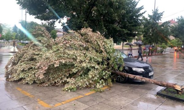Stuhi e fuqishme në Prishtinë, kryetari Ahmeti ka një lutje për qytetarët
