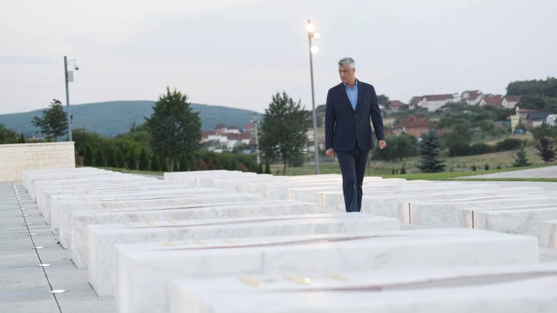 Thaçi bën homazhe në Prekaz para nisjes për Hagë