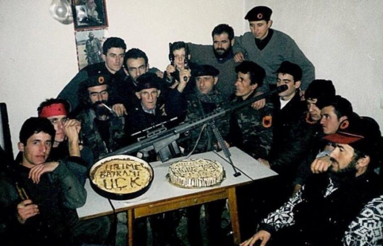 Sa herë festohet Bajrami, kujtohen çlirimtarët – kështu festonte UÇK-ja më 1999