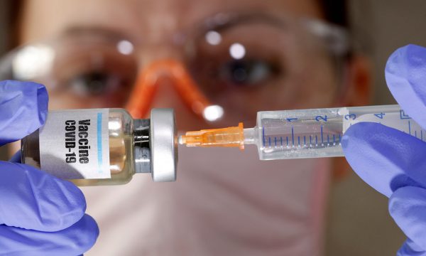Fillon testimi i vaksinës italiane kundër koronavirusit, 90 vullnetar i nënshtrohen provës