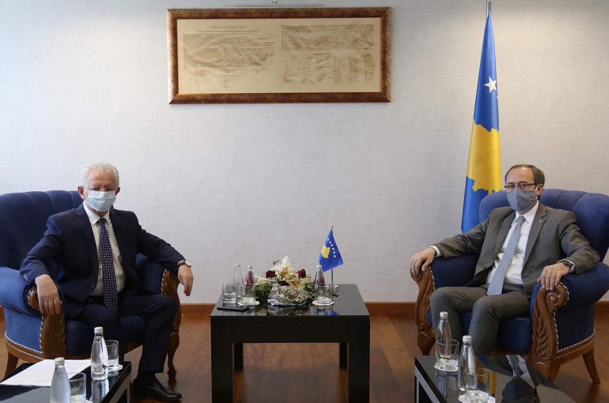 Hoti pret në takim Hysenin, njoftohet për takimet e delegacionit të Kosovës me atë të Serbisë në Bruksel